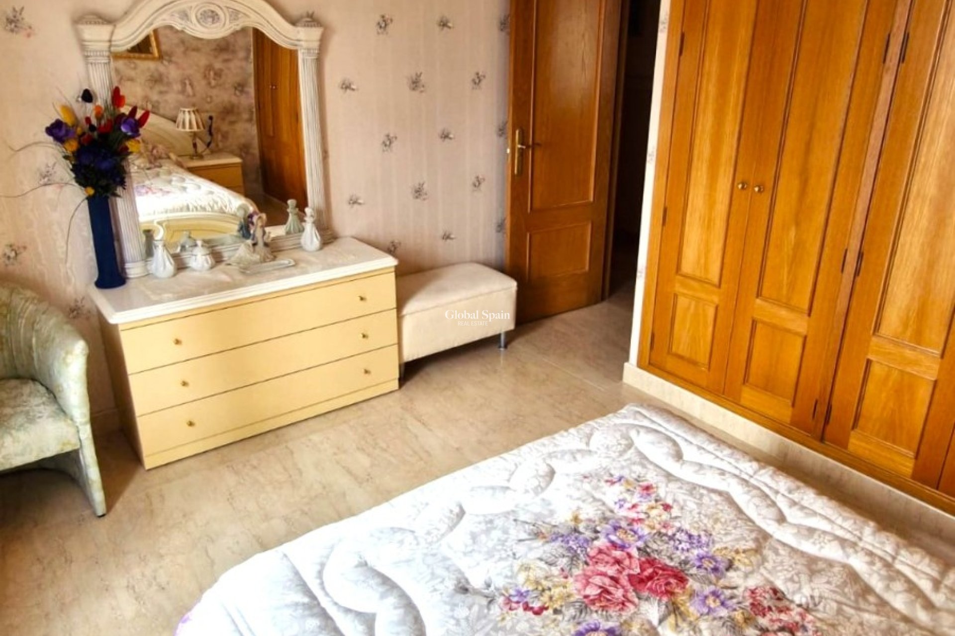 Resale - APARTMENT -
BENIDORM - Levante
