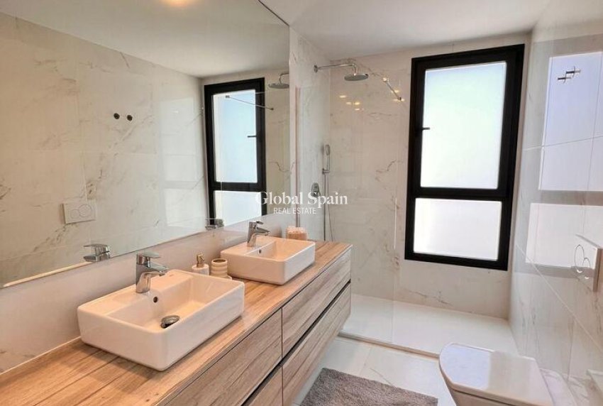 Resale - APARTMENT -
BENIDORM - Playa de Poniente