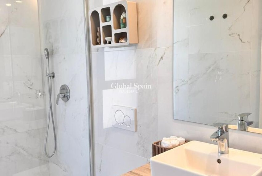 Resale - APARTMENT -
BENIDORM - Playa de Poniente