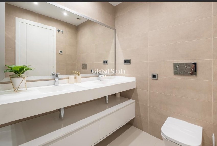 Resale - APARTMENT -
BENIDORM - Playa de Poniente