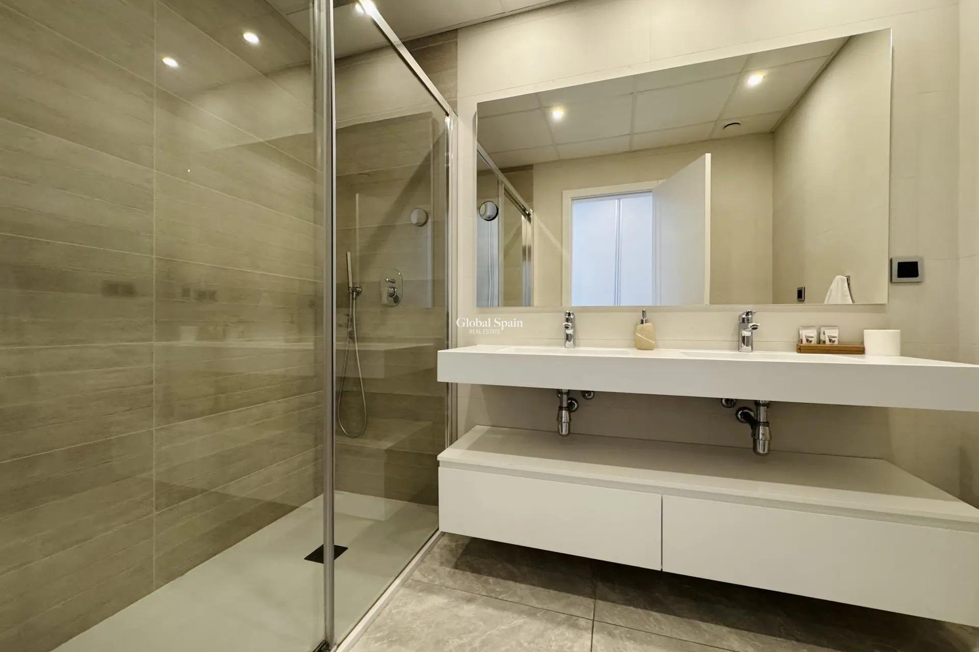 Resale - APARTMENT -
BENIDORM - Playa de Poniente