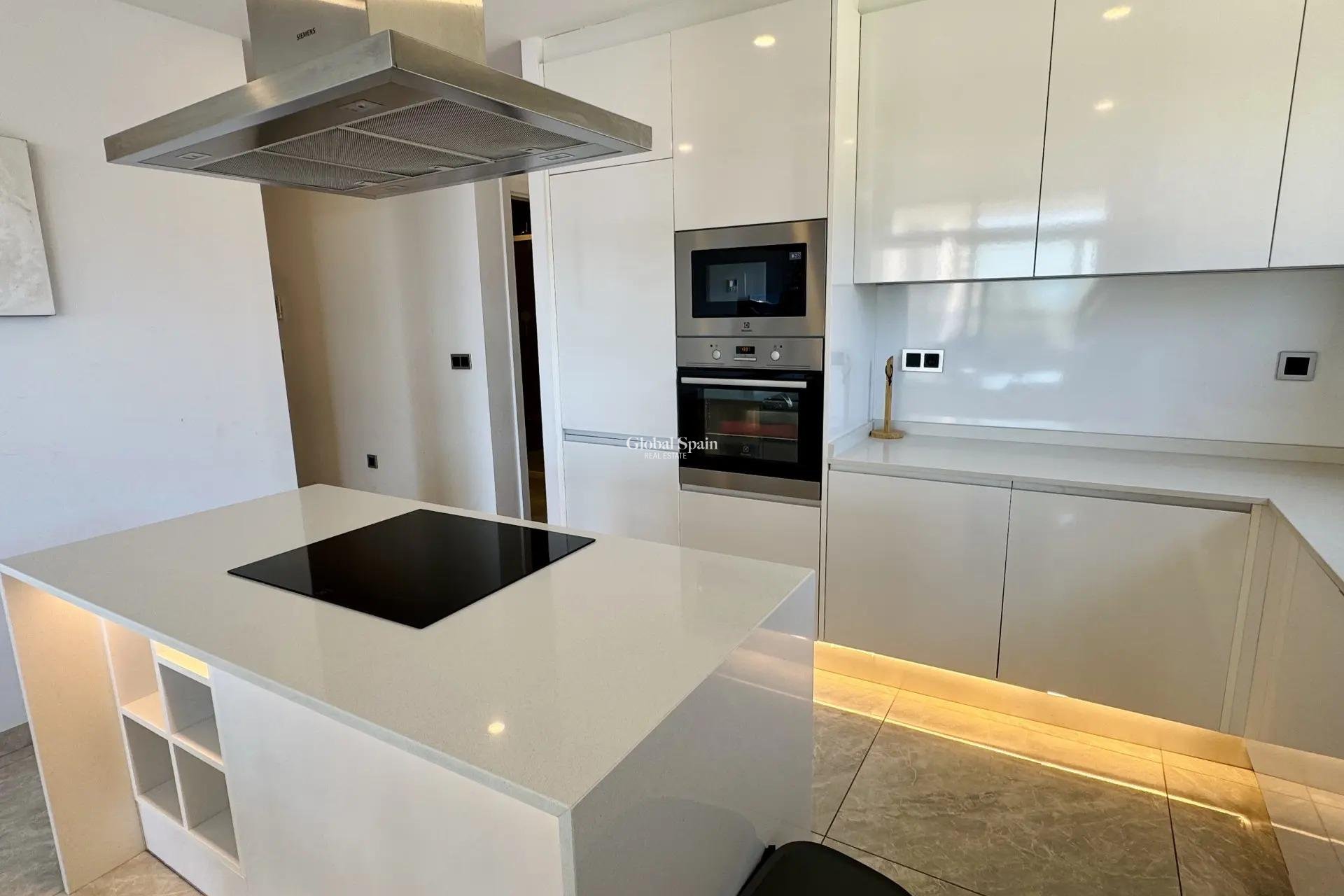 Resale - APARTMENT -
BENIDORM - Playa de Poniente