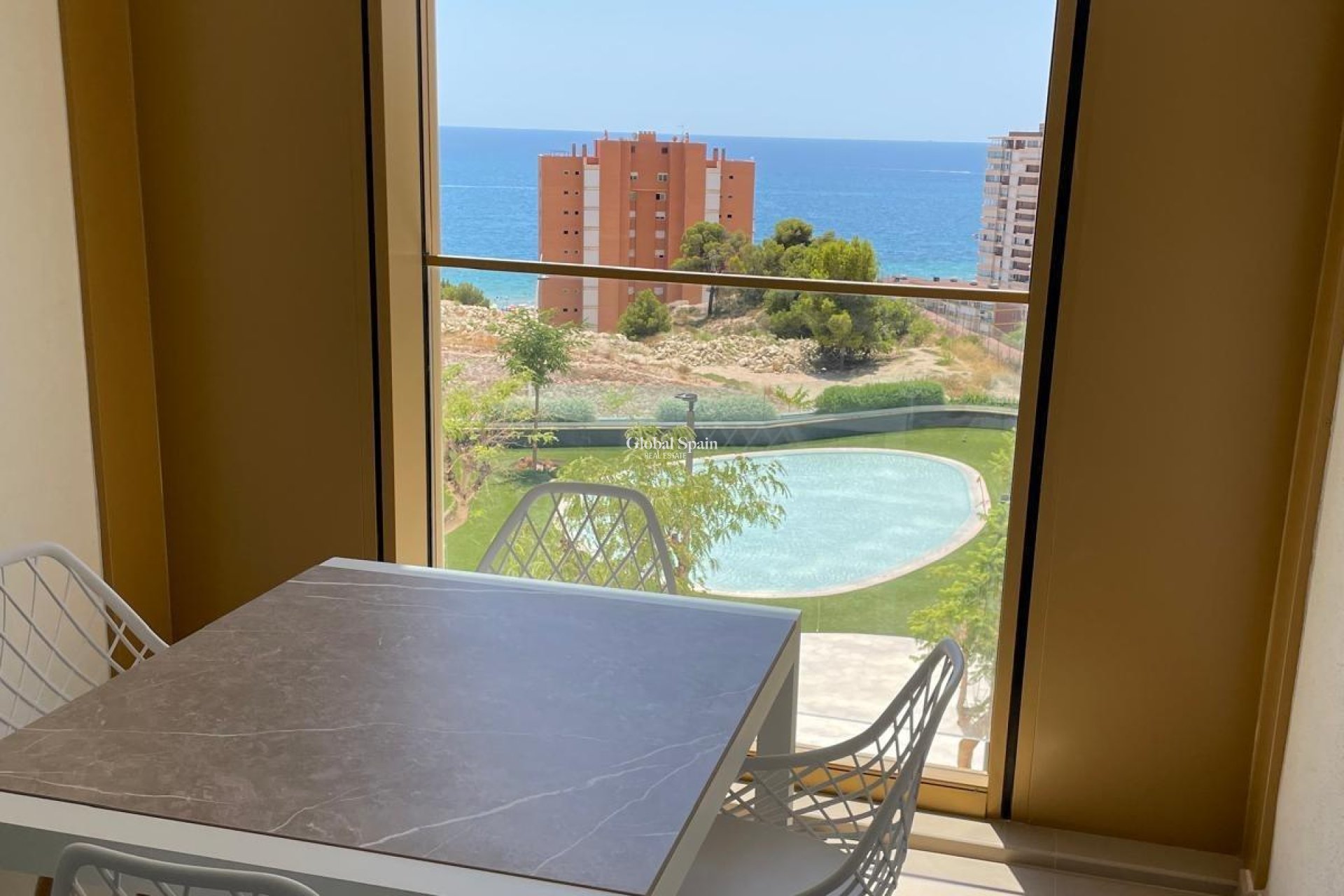 Resale - APARTMENT -
BENIDORM - Playa de Poniente