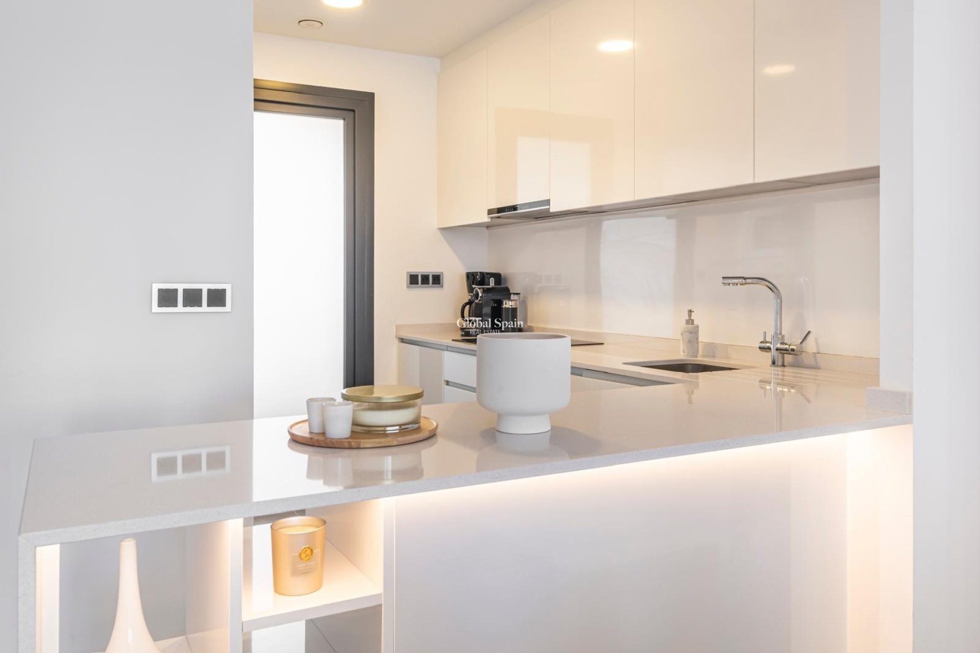 Resale - APARTMENT -
BENIDORM - Zona de Poniente