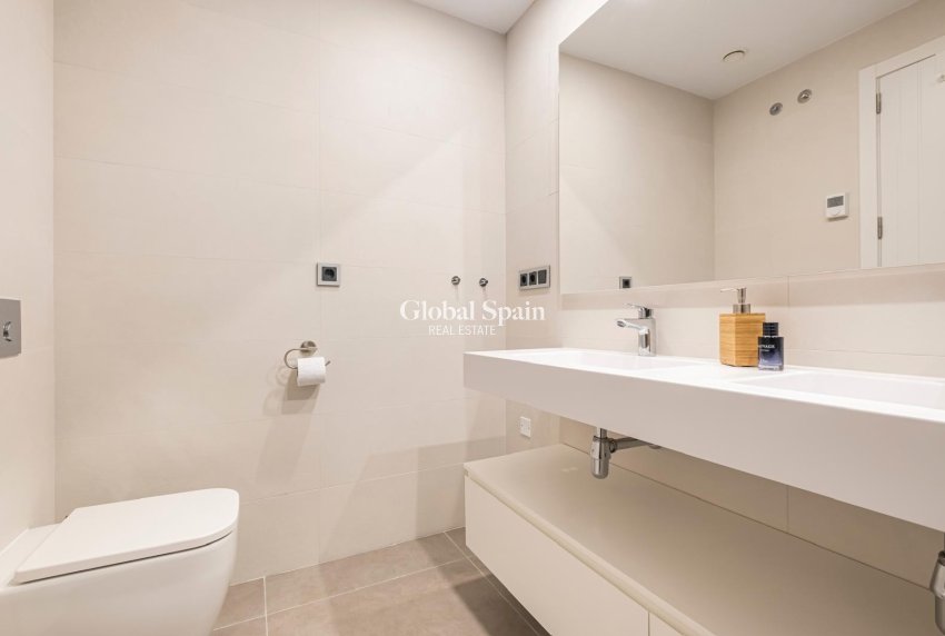 Resale - APARTMENT -
BENIDORM - Zona de Poniente