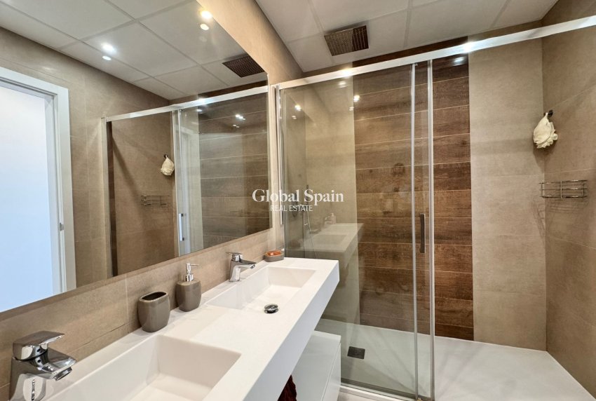 Resale - APARTMENT -
BENIDORM - Zona de Poniente