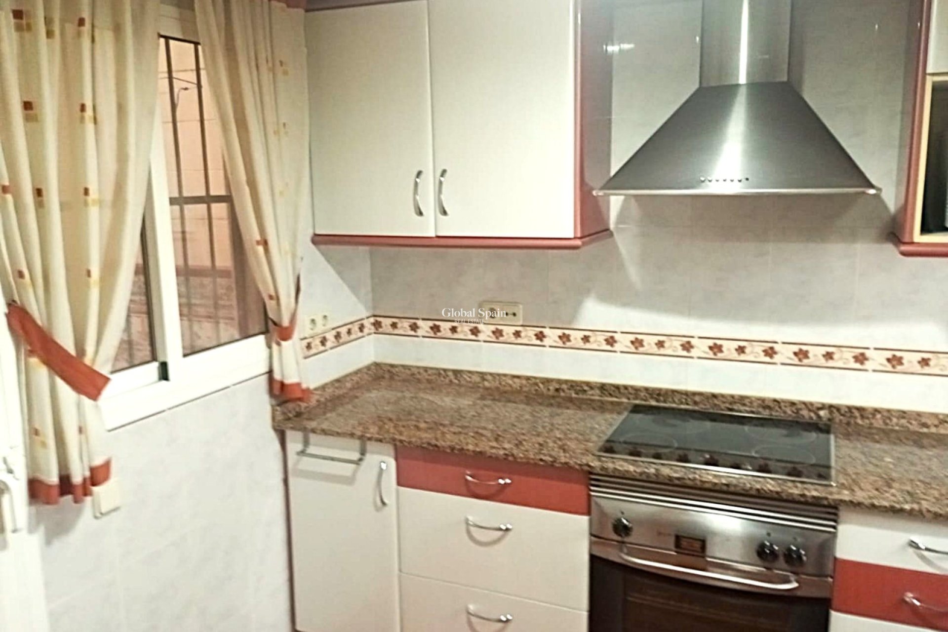 Resale - APARTMENT -
BENIDORM - Zona de Poniente