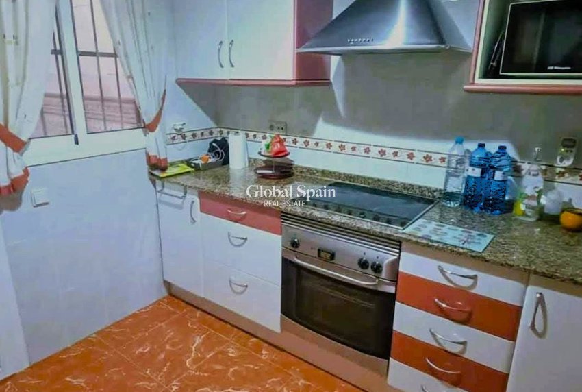 Resale - APARTMENT -
BENIDORM - Zona de Poniente