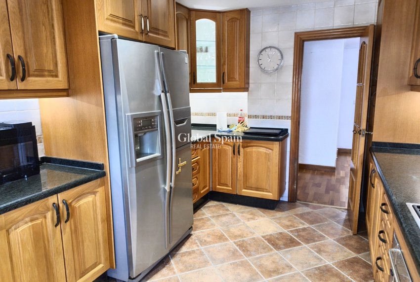 Resale - APARTMENT -
BENIDORM - Zona de Poniente