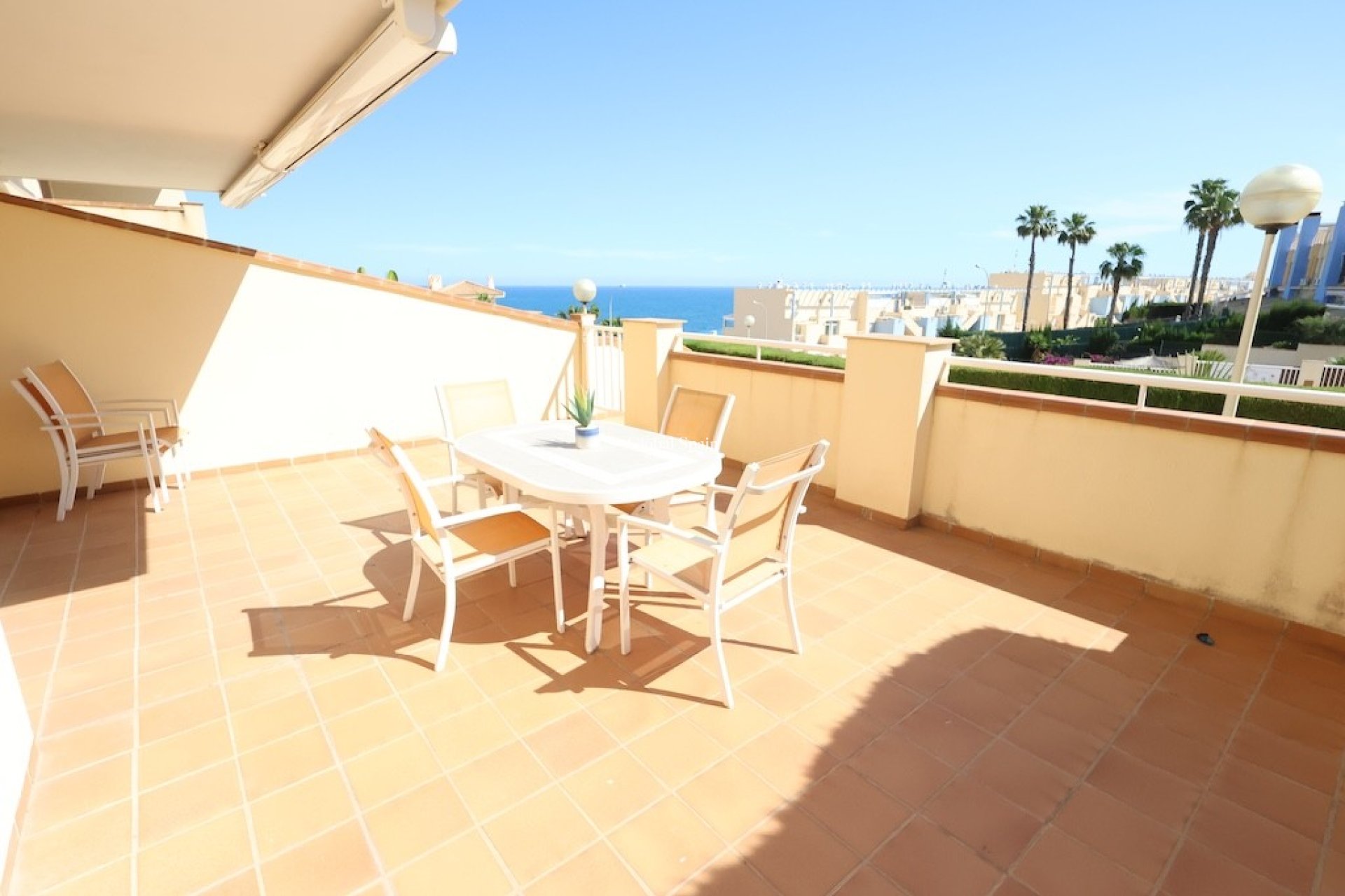 Resale - Apartment -
CAMPOAMOR