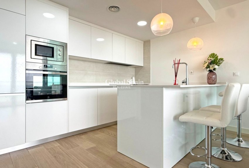 Resale - APARTMENT -
CARTAGENA - Playa honda