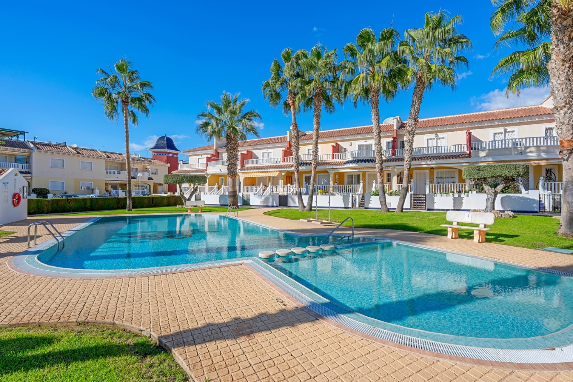 Resale - APARTMENT -
CIUDAD QUESADA