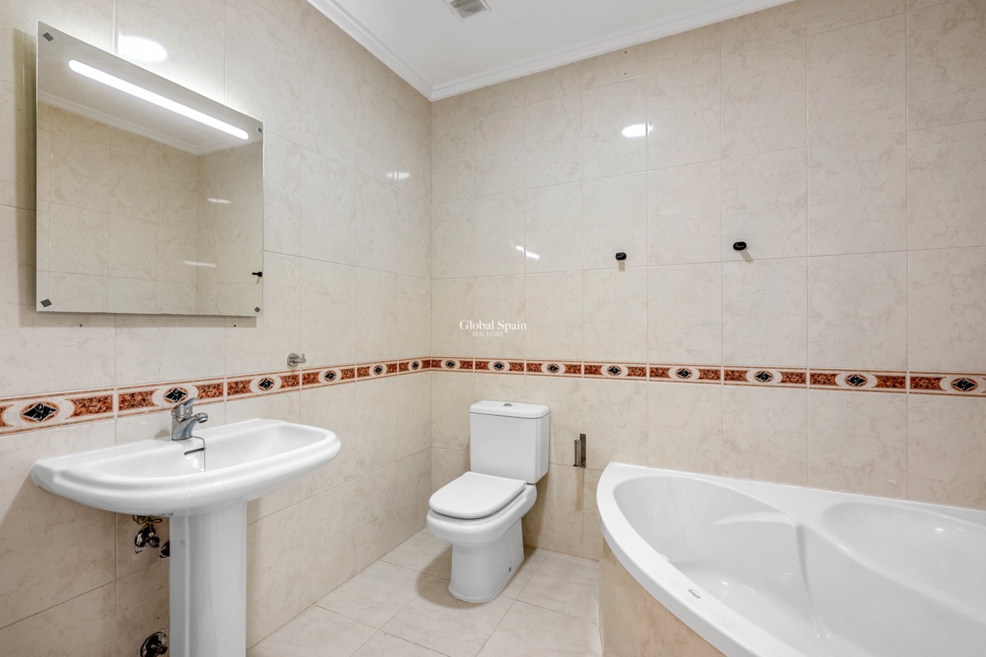 Resale - APARTMENT -
CIUDAD QUESADA