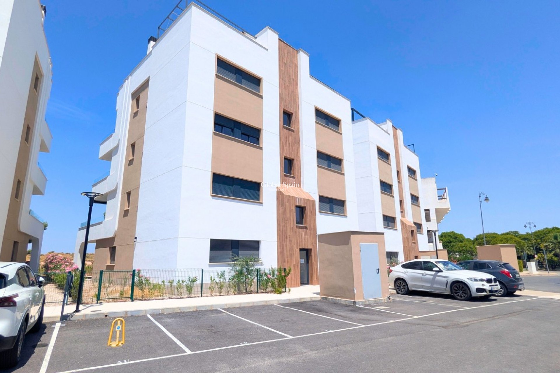 Resale - APARTMENT -
Condado de Alhama - Inland