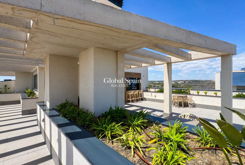 Resale - APARTMENT -
DEHESA DE CAMPOAMOR - Costa Blanca