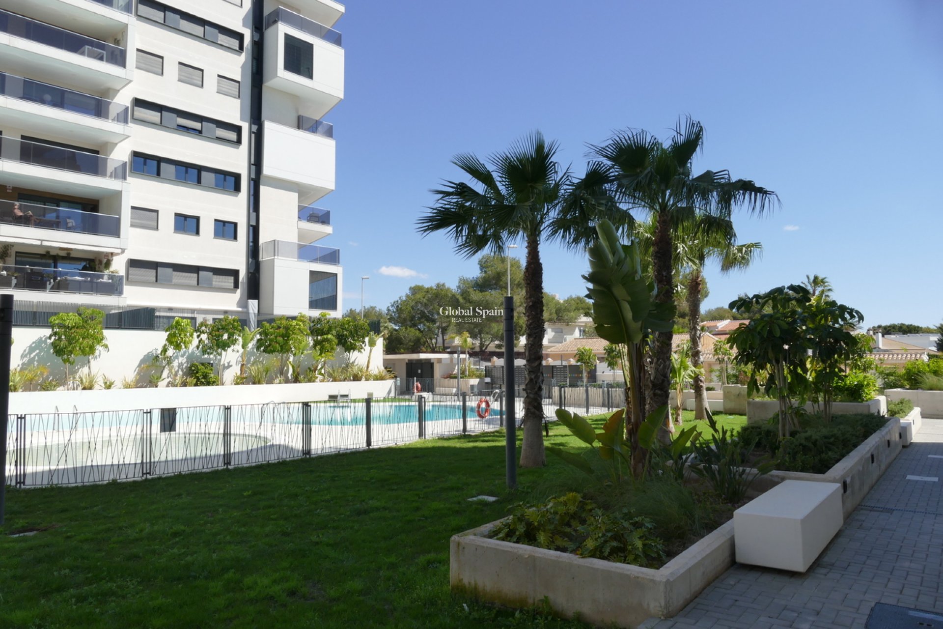 Resale - APARTMENT -
DEHESA DE CAMPOAMOR - Costa Blanca