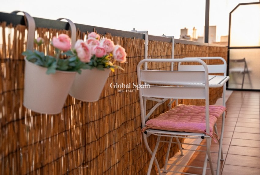 Resale - APARTMENT -
EL CAMPELLO - Costa Blanca