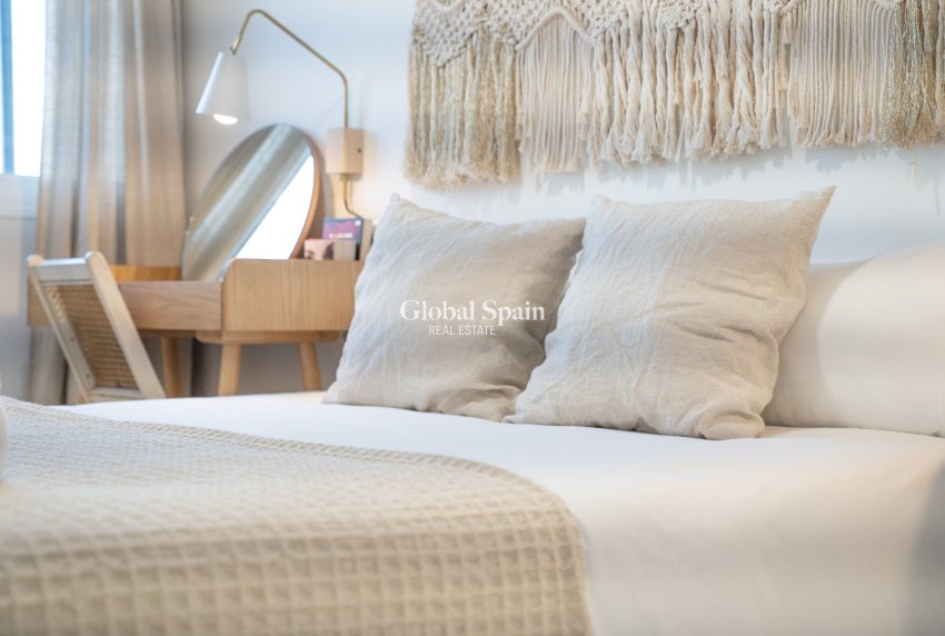 Resale - APARTMENT -
EL CAMPELLO - Costa Blanca