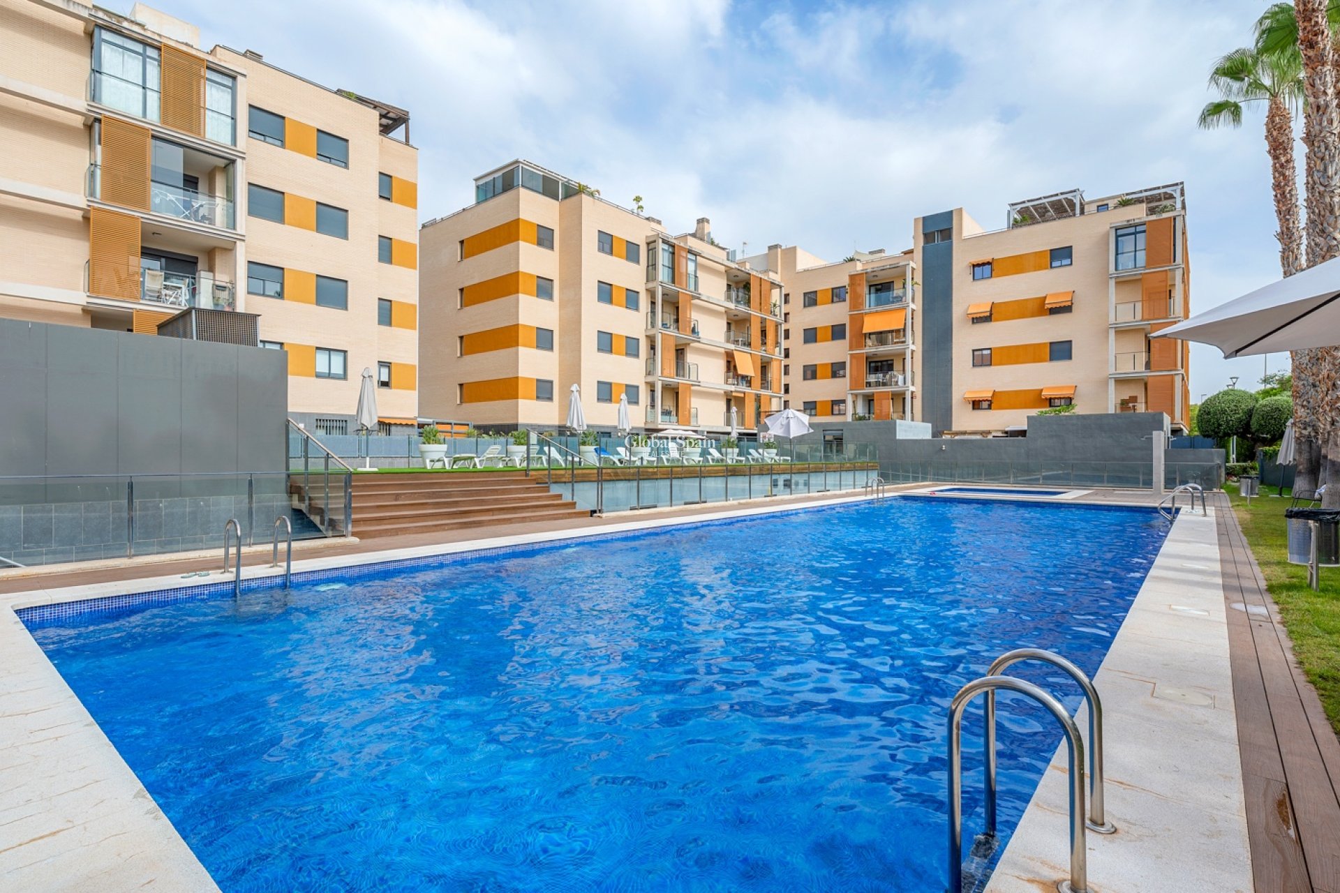 Resale - APARTMENT -
EL CAMPELLO - Muchavista