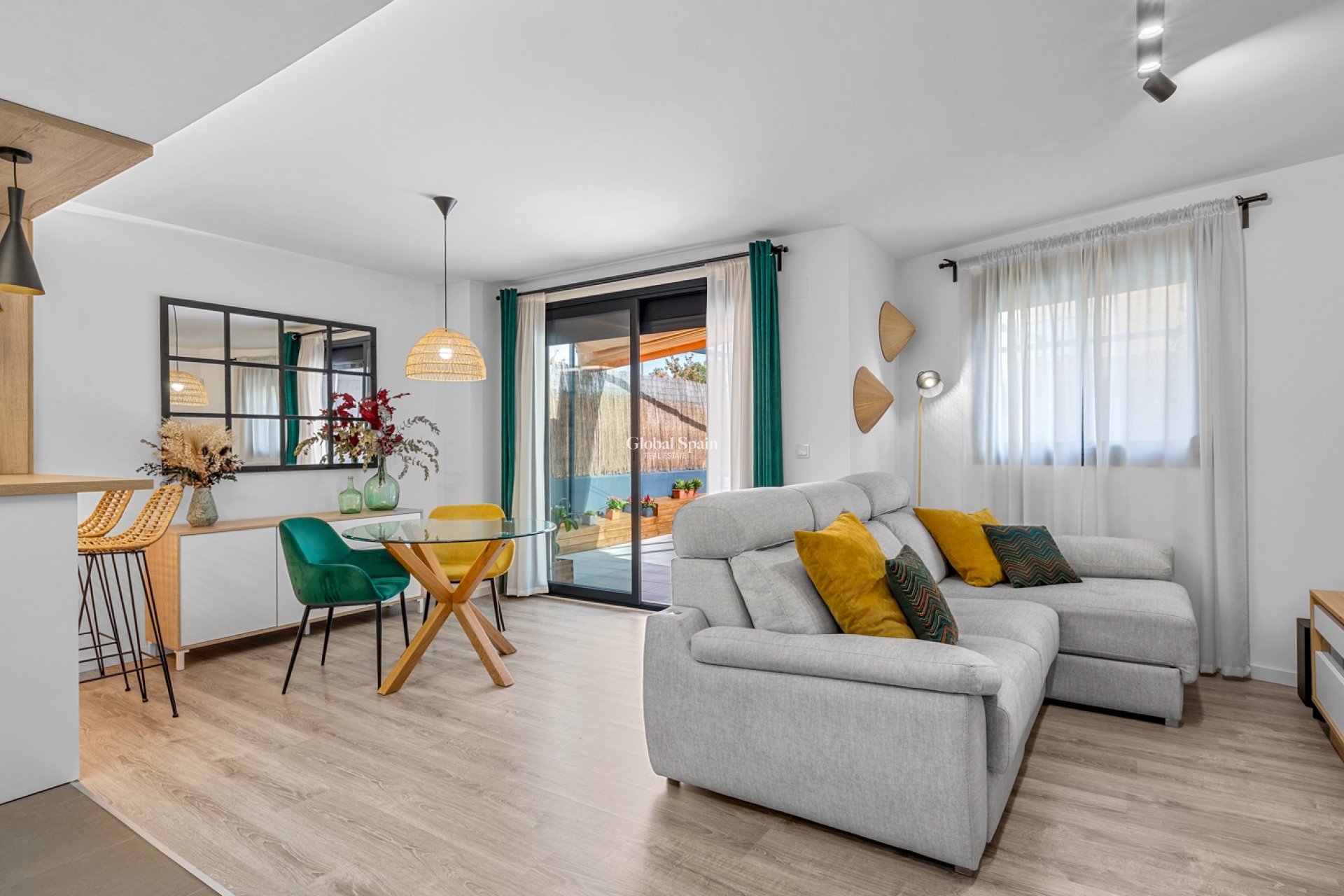 Resale - APARTMENT -
EL CAMPELLO - Muchavista