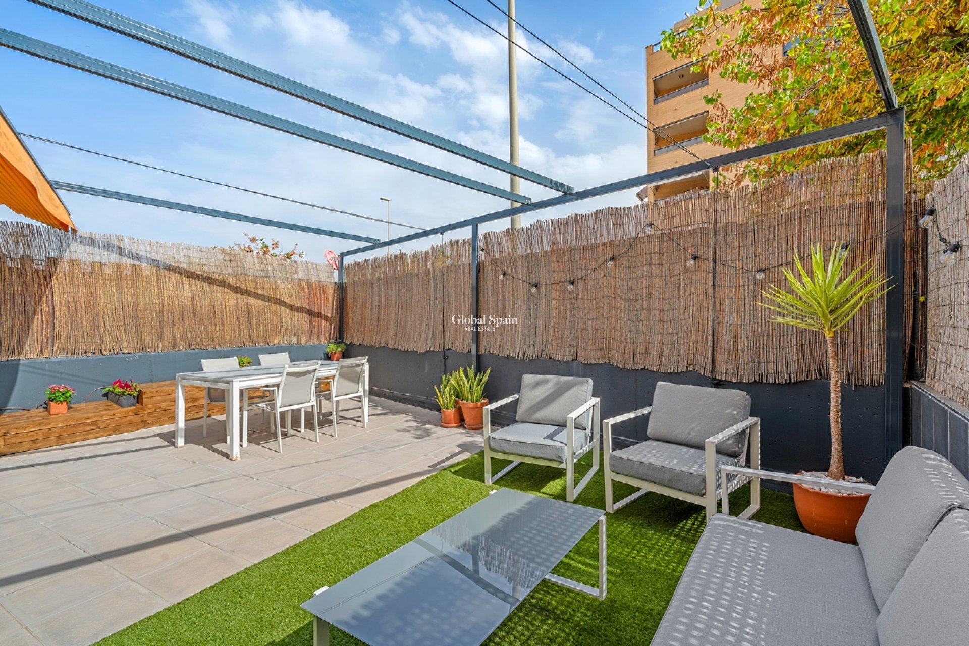 Resale - APARTMENT -
EL CAMPELLO - Muchavista