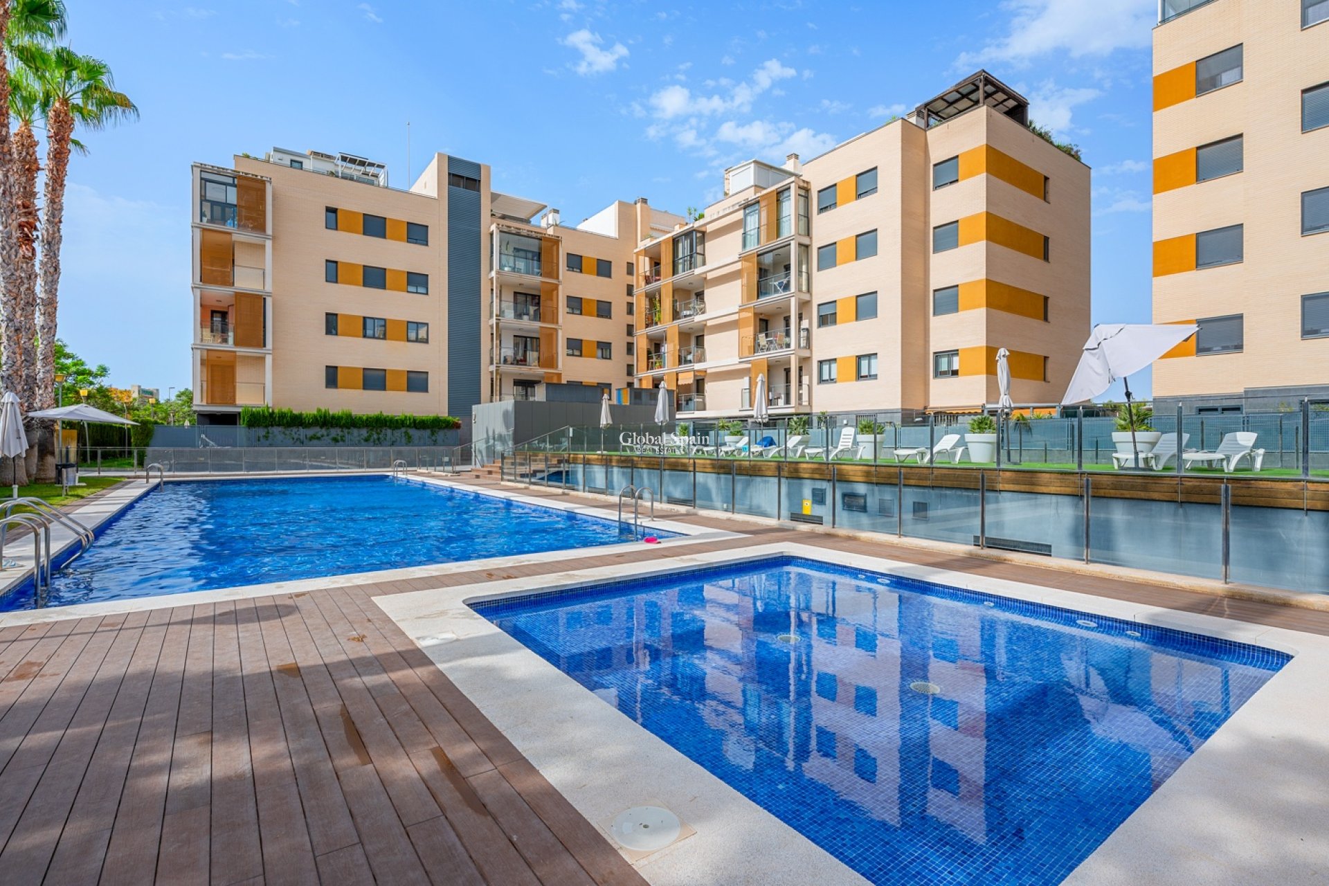 Resale - APARTMENT -
EL CAMPELLO - Muchavista