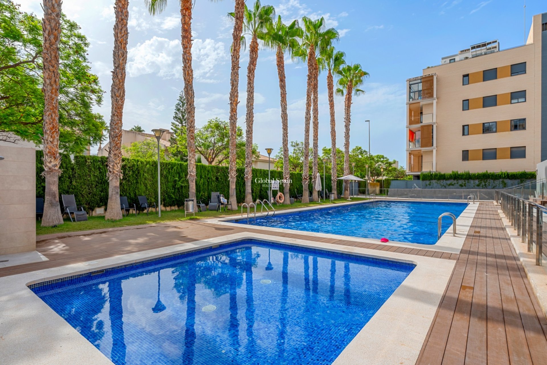 Resale - APARTMENT -
EL CAMPELLO - Muchavista
