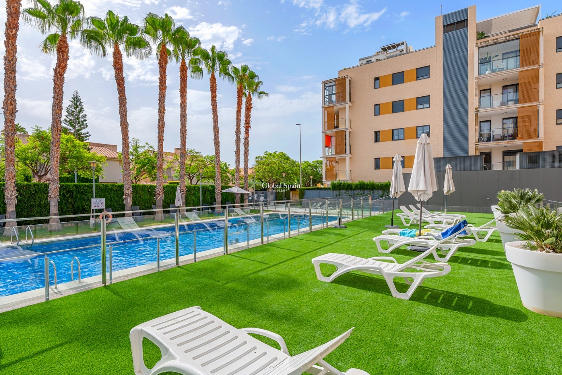 Resale - APARTMENT -
EL CAMPELLO - Muchavista