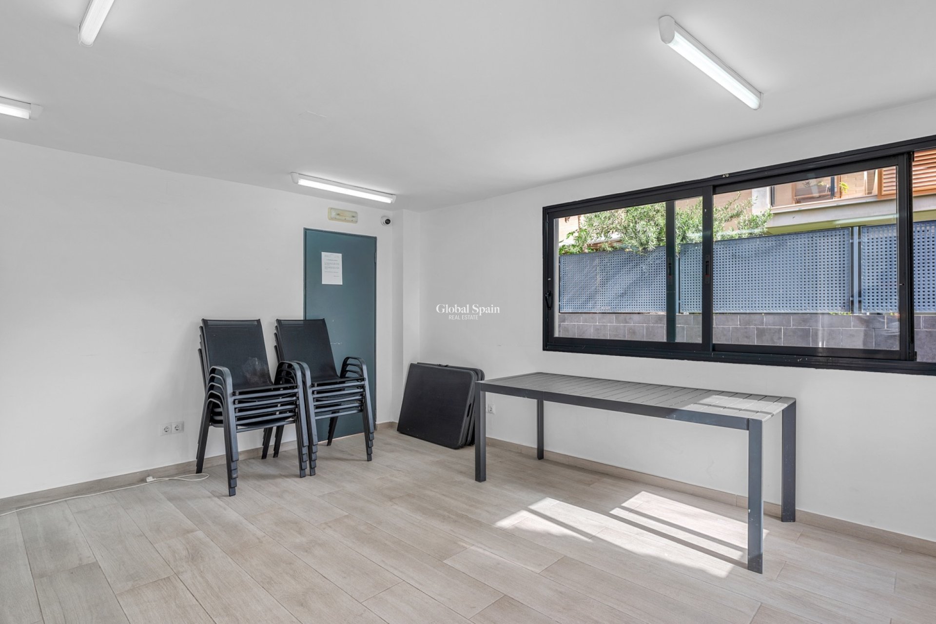 Resale - APARTMENT -
EL CAMPELLO - Muchavista