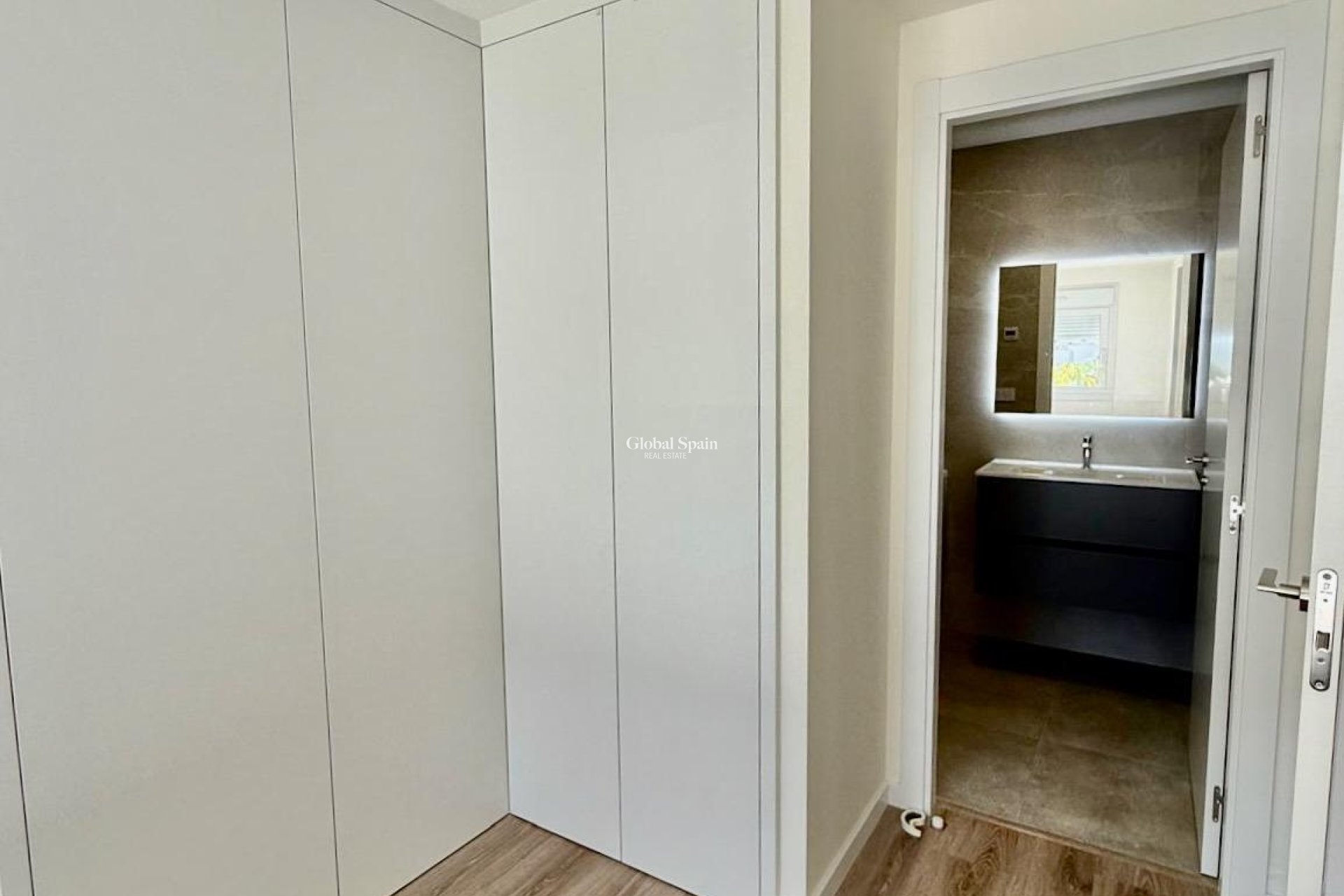 Resale - APARTMENT -
FINESTRAT