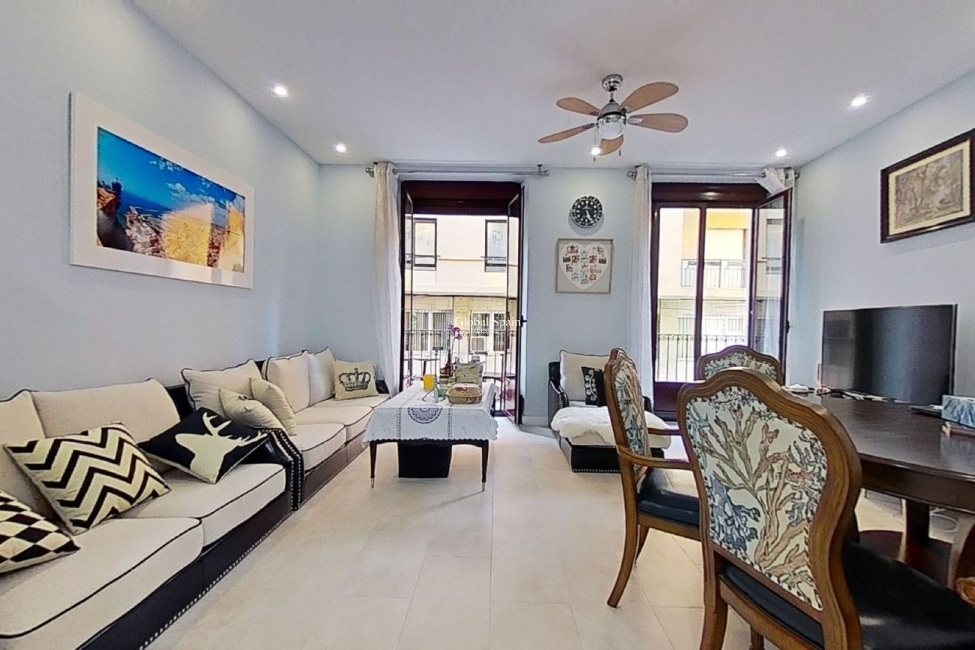 Resale - Apartment - Flat -
ALICANTE - Centro