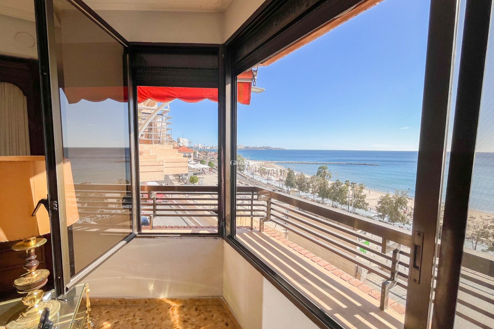 Resale - Apartment - Flat -
ALICANTE - Centro