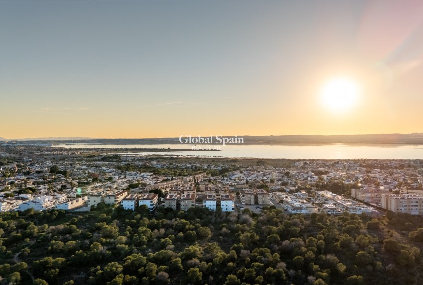 Resale - Apartment flat -
TORREVIEJA - La Siesta