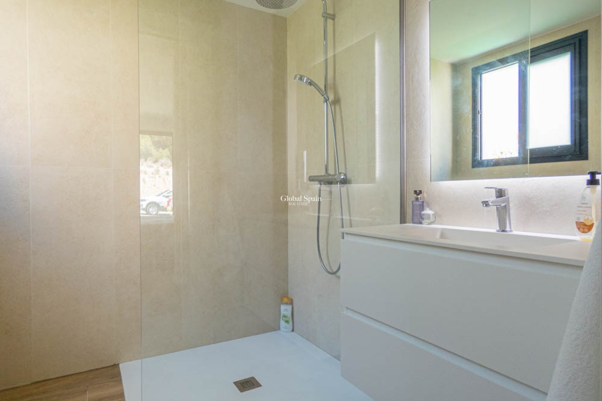 Resale - APARTMENT -
FONT DEL LLOP - Font del Llop