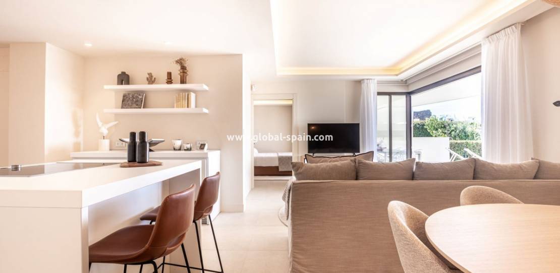 Resale - Apartment - Ground Floor Apartment - Estepona - Costa del Sol