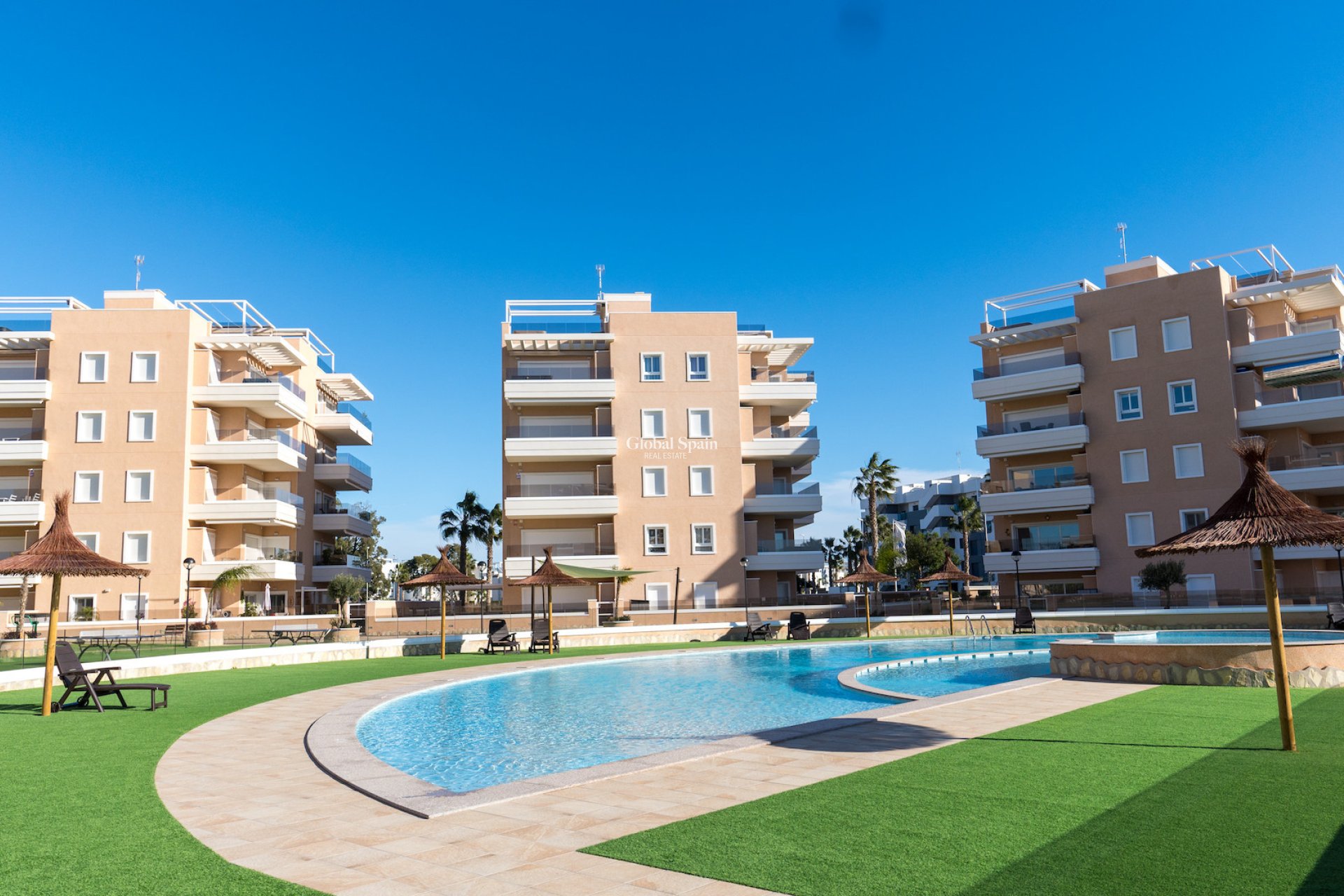 Resale - APARTMENT -
GUARDAMAR DEL SEGURA - El Raso