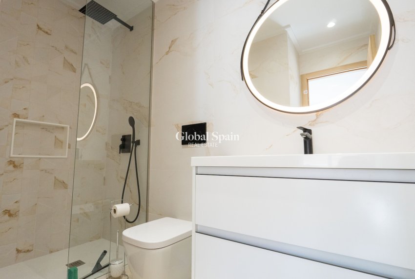 Resale - APARTMENT -
GUARDAMAR DEL SEGURA - El Raso