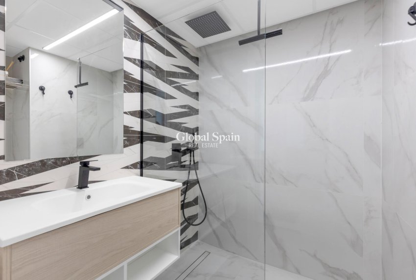 Resale - APARTMENT -
GUARDAMAR DEL SEGURA - EL RASO