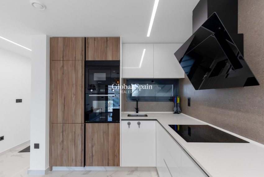 Resale - APARTMENT -
GUARDAMAR DEL SEGURA - EL RASO