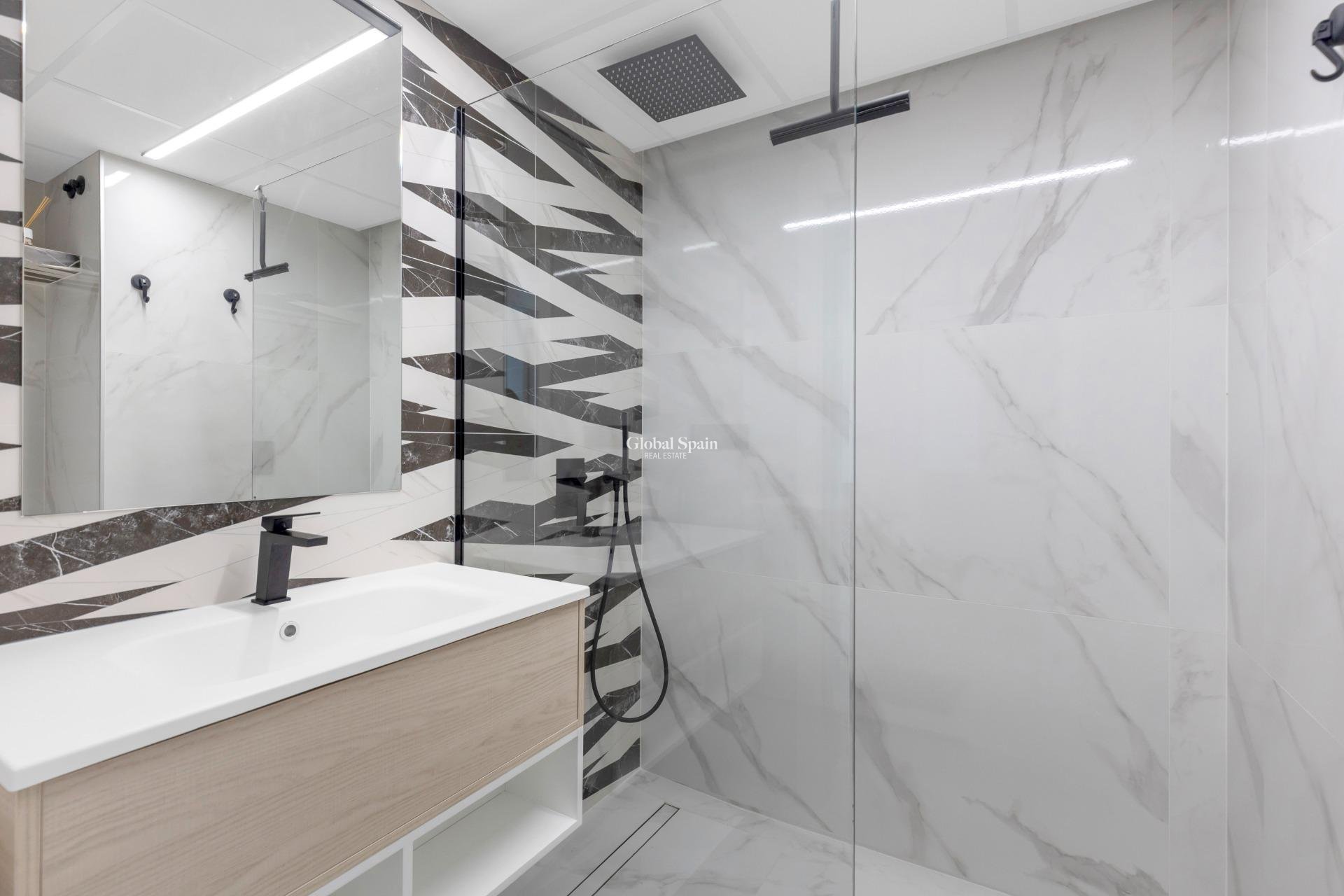 Resale - APARTMENT -
GUARDAMAR DEL SEGURA - EL RASO