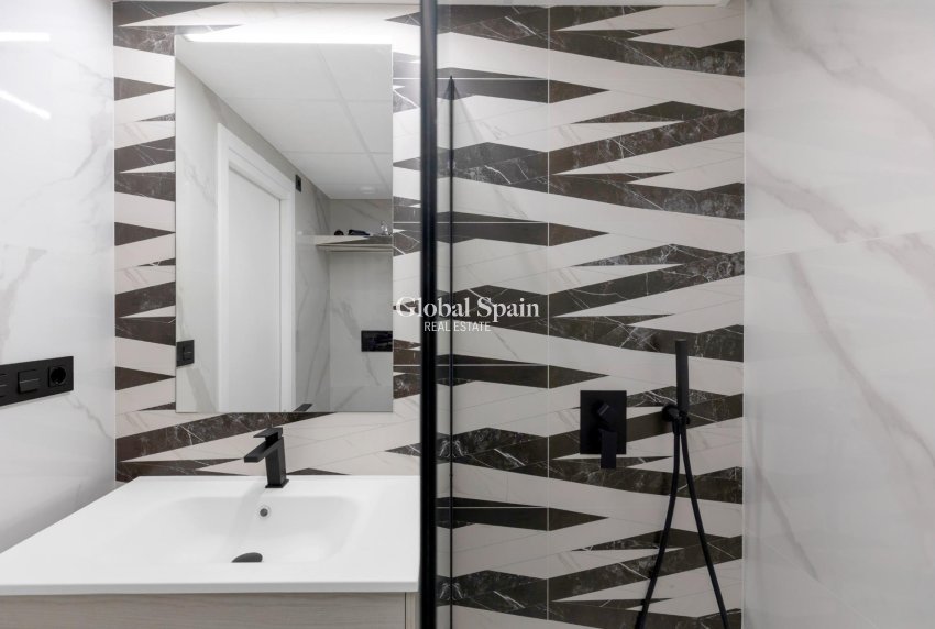 Resale - APARTMENT -
GUARDAMAR DEL SEGURA - EL RASO