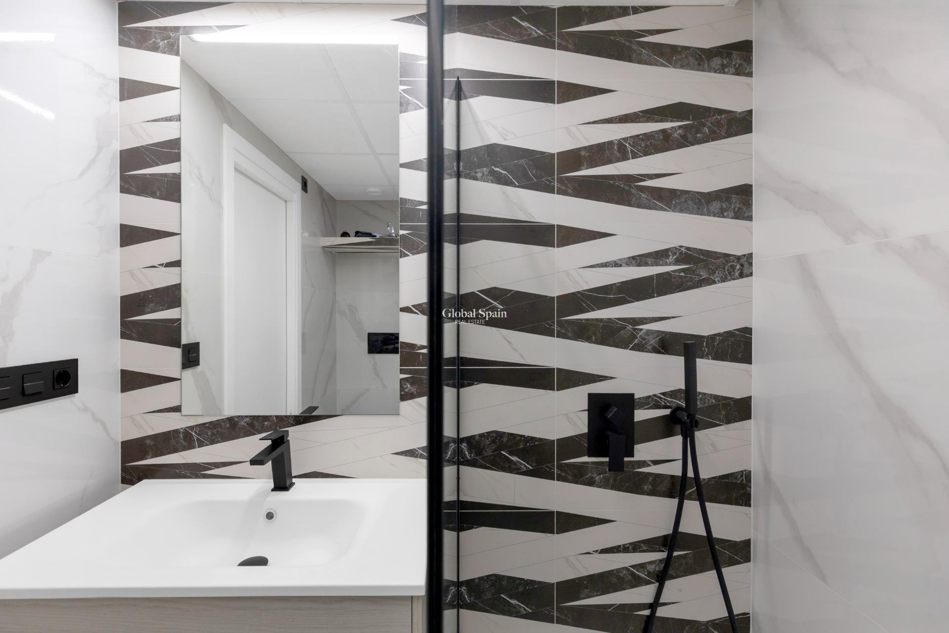 Resale - APARTMENT -
GUARDAMAR DEL SEGURA - EL RASO