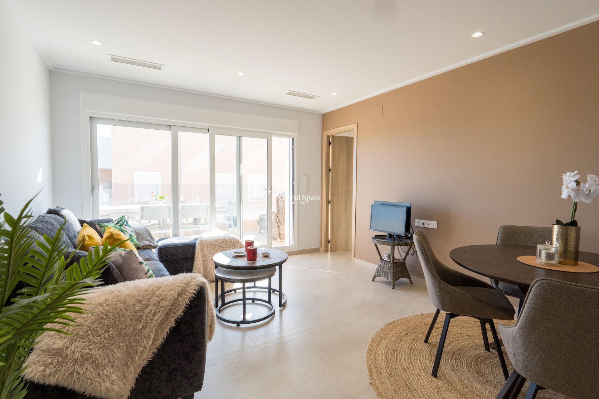 Resale - APARTMENT -
GUARDAMAR DEL SEGURA - El Raso