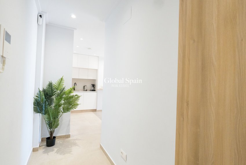 Resale - APARTMENT -
GUARDAMAR DEL SEGURA - El Raso