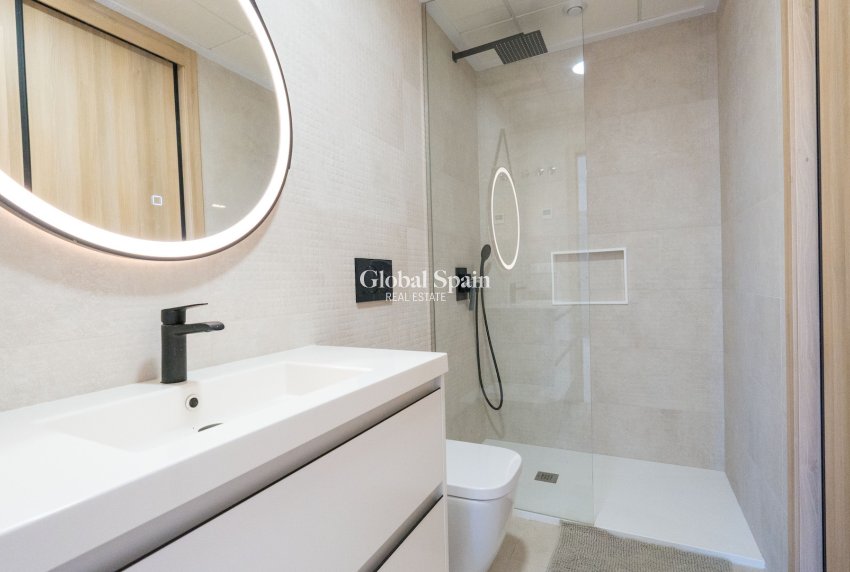 Resale - APARTMENT -
GUARDAMAR DEL SEGURA - El Raso