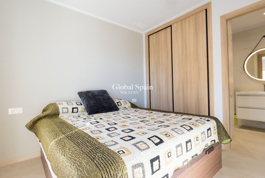 Resale - APARTMENT -
GUARDAMAR DEL SEGURA - El Raso