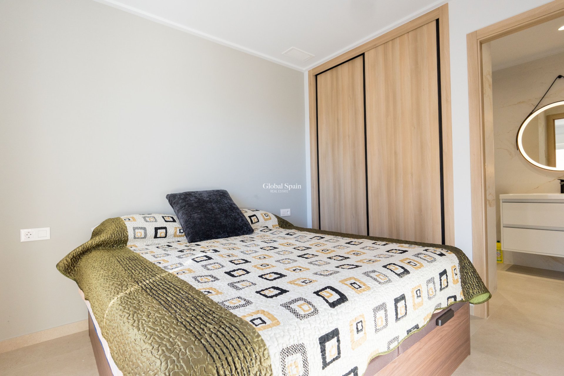 Resale - APARTMENT -
GUARDAMAR DEL SEGURA - El Raso