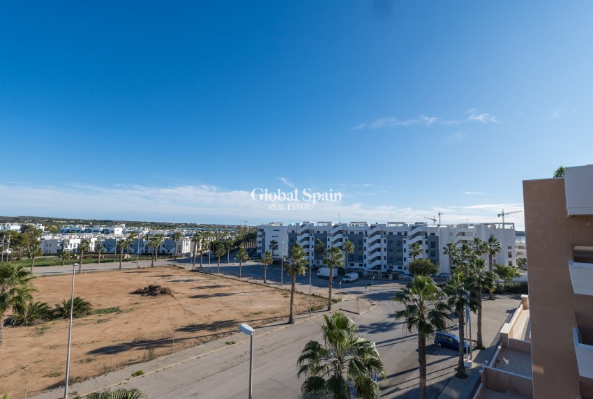 Resale - APARTMENT -
GUARDAMAR DEL SEGURA - El Raso