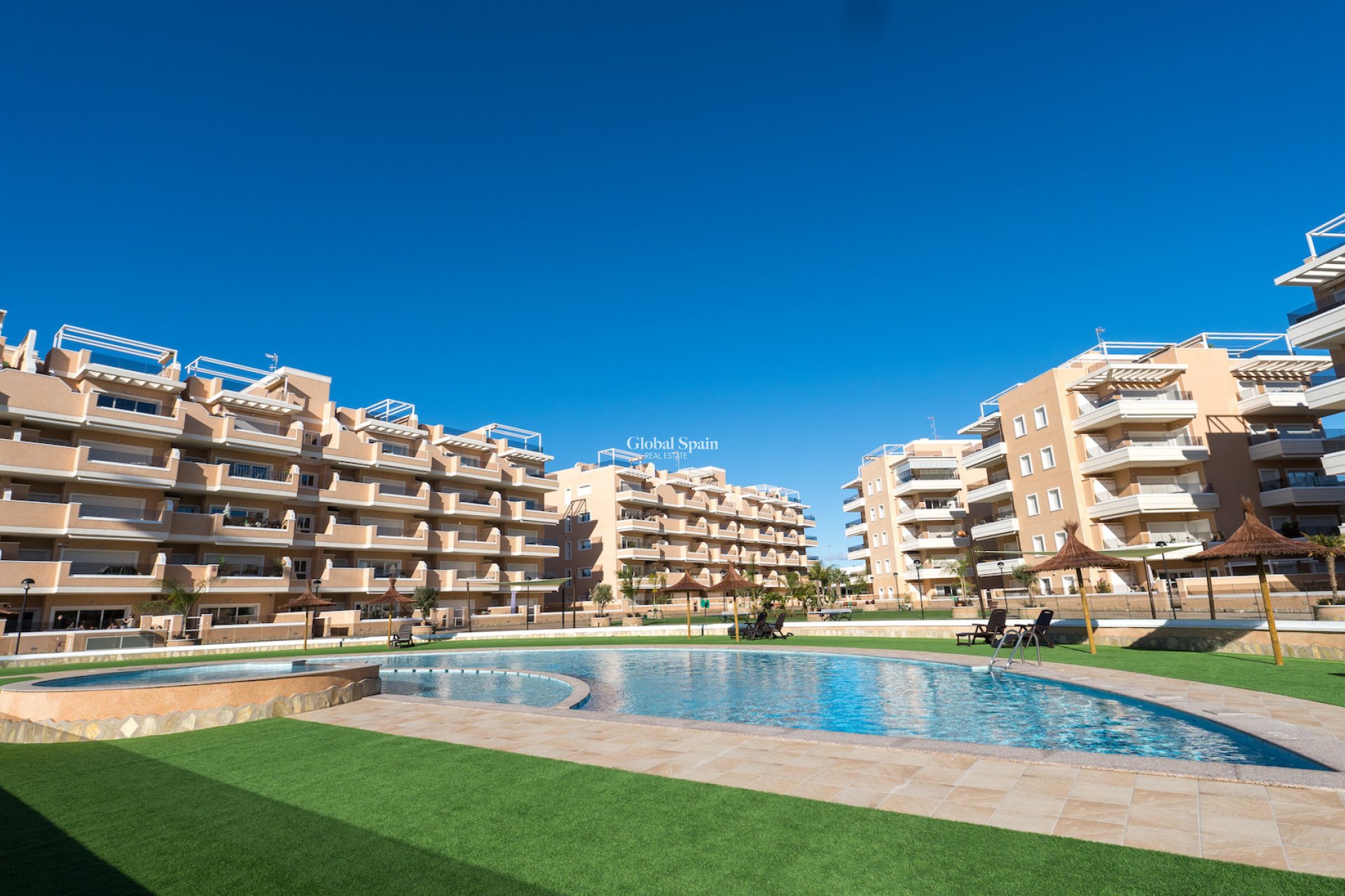 Resale - APARTMENT -
GUARDAMAR DEL SEGURA - El Raso