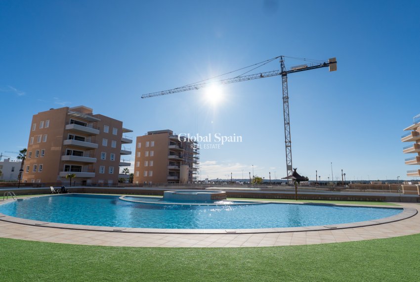 Resale - APARTMENT -
GUARDAMAR DEL SEGURA - El Raso